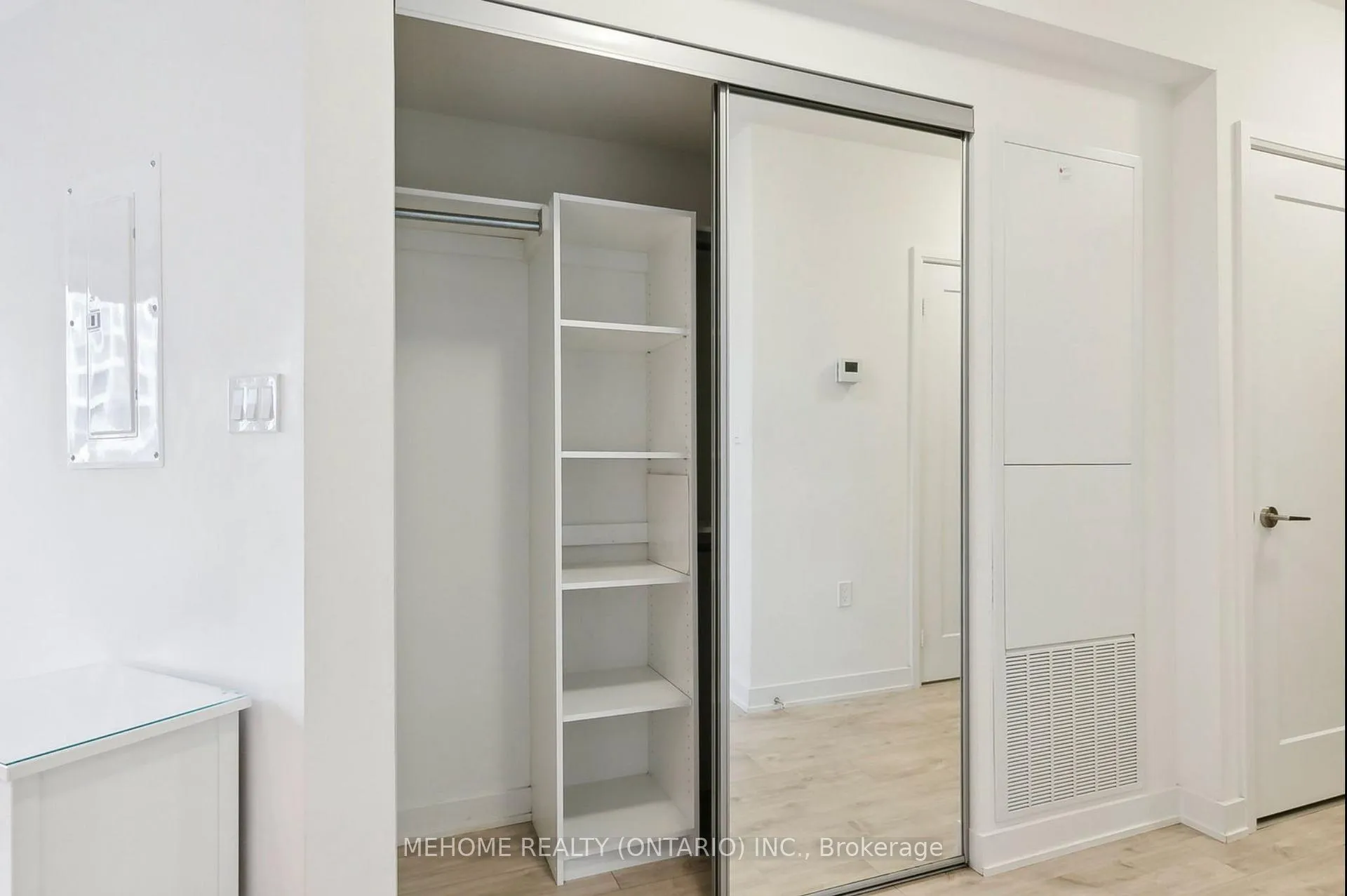 Photo 13 of Unit 301W, 27 Bathurst Street, Toronto, Waterfront Communities — HOMEH