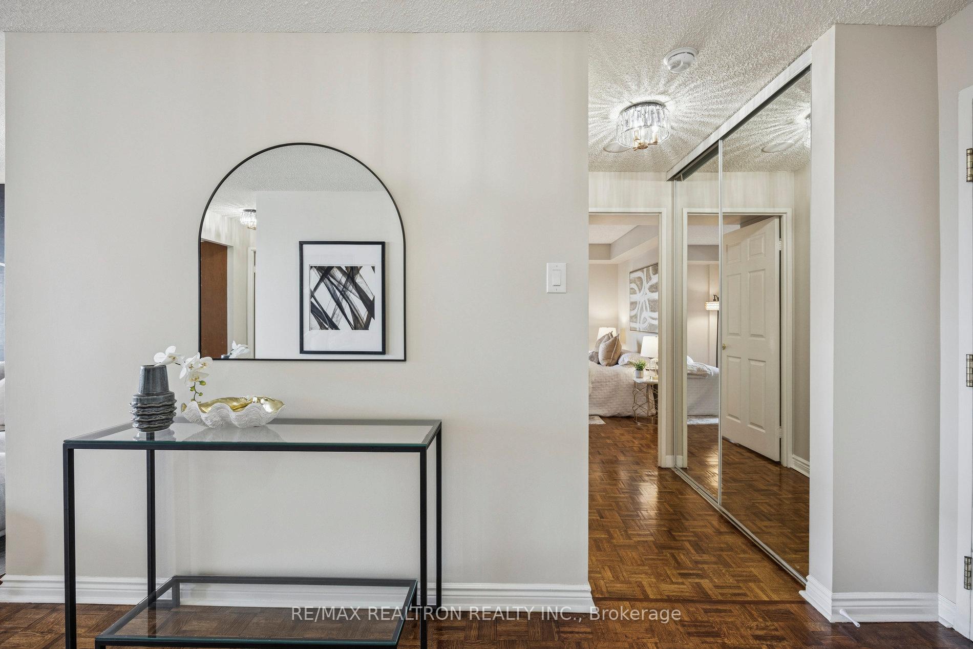 Photo 5 of Unit 801, 7300 Yonge Street, Vaughan, Crestwood-Springfarm-Yorkhill — HOMEH