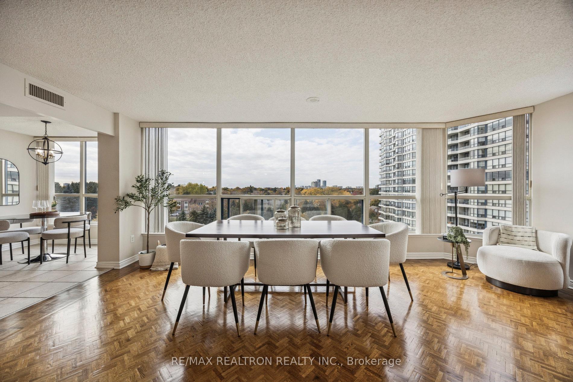 Photo 11 of Unit 801, 7300 Yonge Street, Vaughan, Crestwood-Springfarm-Yorkhill — HOMEH