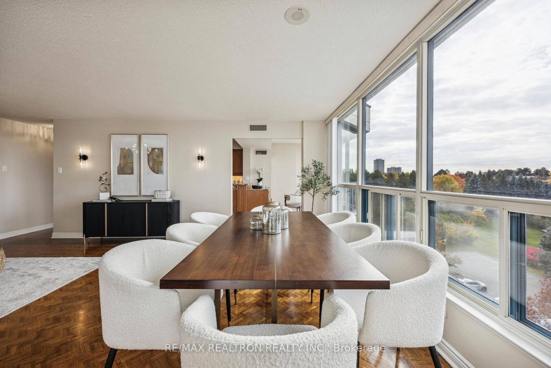 Photo 12 of Unit 801, 7300 Yonge Street, Vaughan, Crestwood-Springfarm-Yorkhill — HOMEH