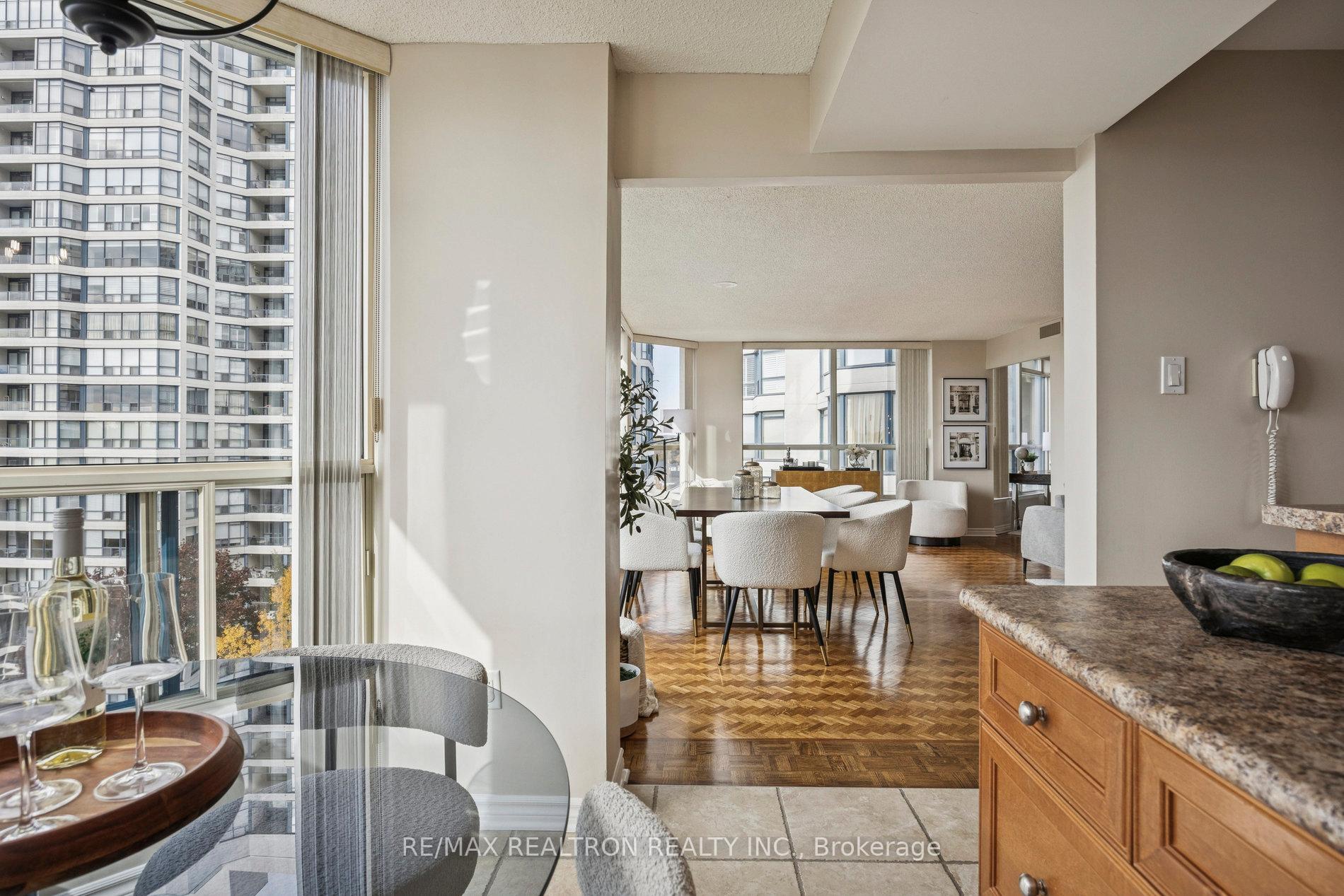 Photo 16 of Unit 801, 7300 Yonge Street, Vaughan, Crestwood-Springfarm-Yorkhill — HOMEH