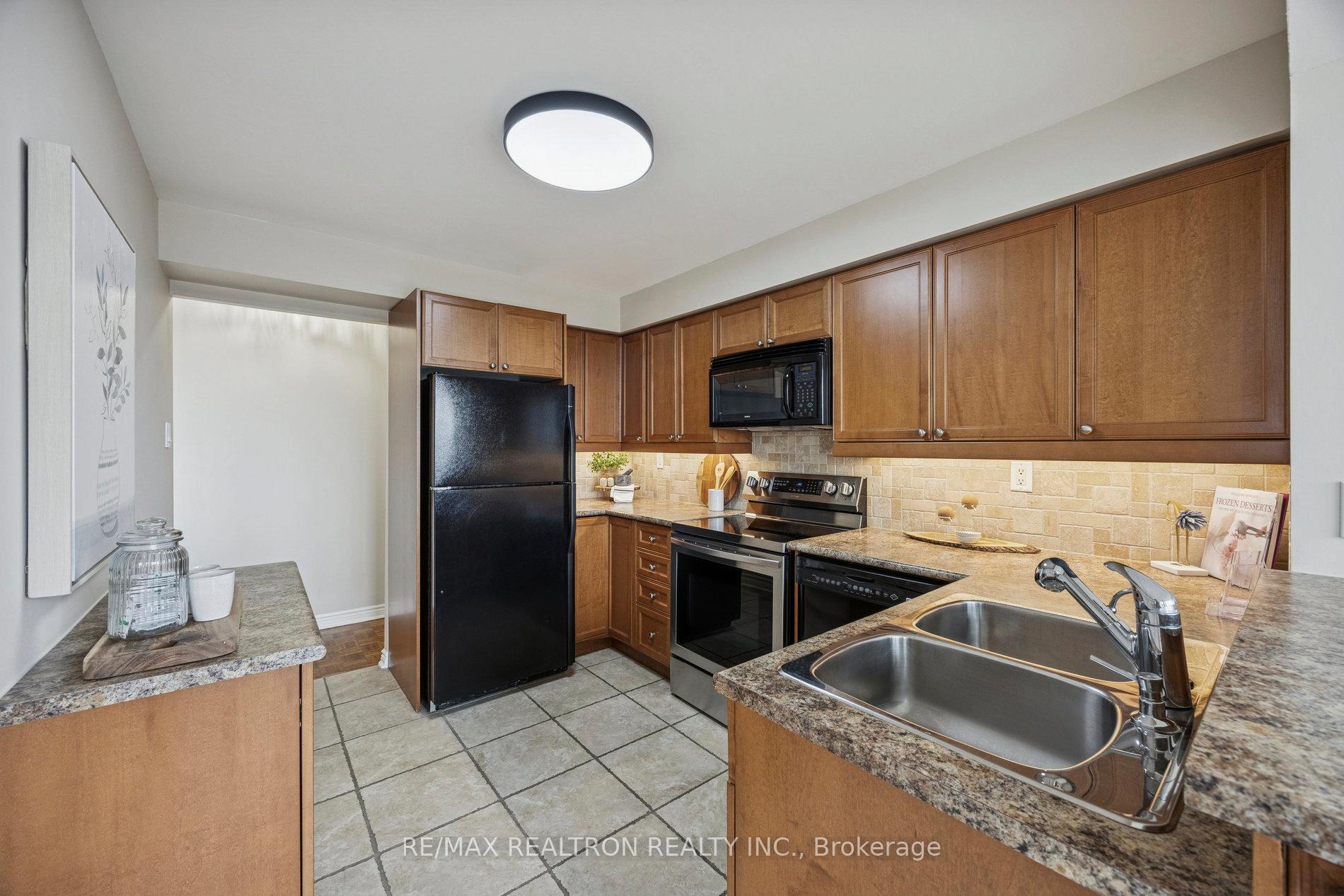 Photo 19 of Unit 801, 7300 Yonge Street, Vaughan, Crestwood-Springfarm-Yorkhill — HOMEH