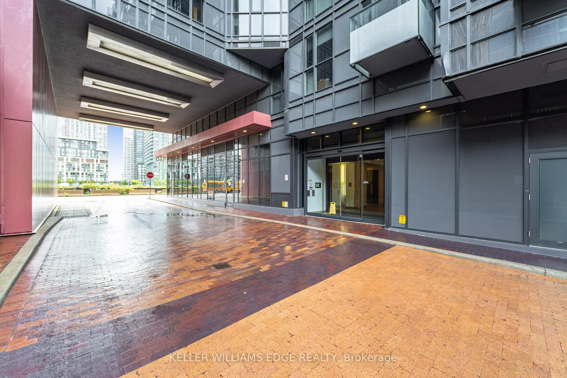Photo 3 of Unit 821, 560 Front Street W, Toronto, Waterfront Communities — HOMEH