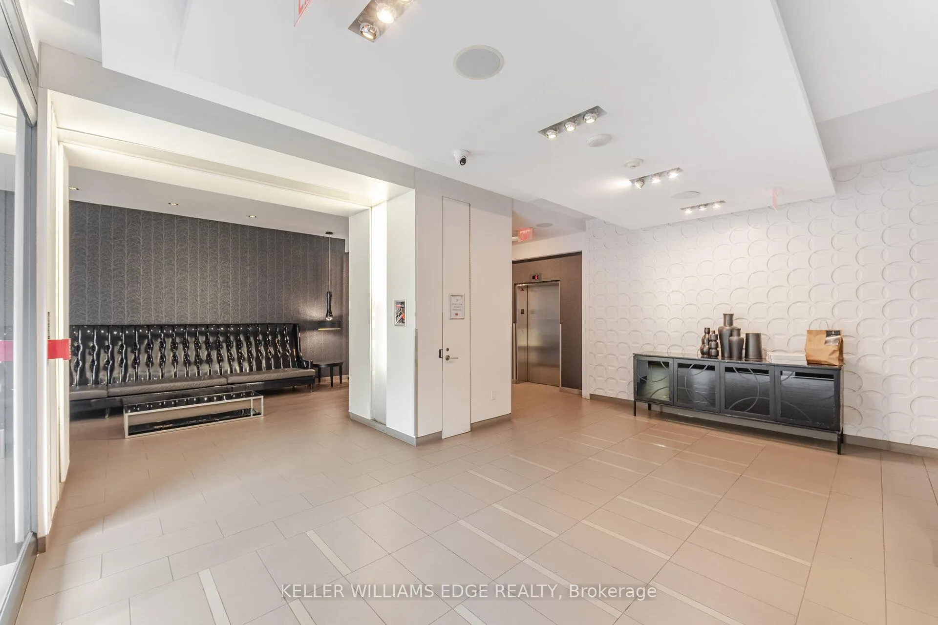 Photo 4 of Unit 821, 560 Front Street W, Toronto, Waterfront Communities — HOMEH