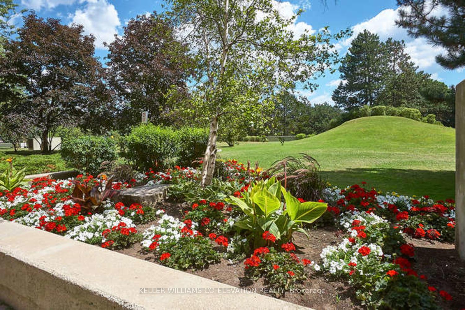 Photo 3 of Unit 1306, 260 Scarlett Road, Toronto, Rockcliffe-Smythe — HOMEH