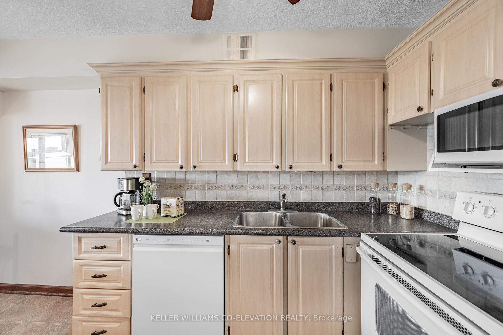 Photo 22 of Unit 1306, 260 Scarlett Road, Toronto, Rockcliffe-Smythe — HOMEH
