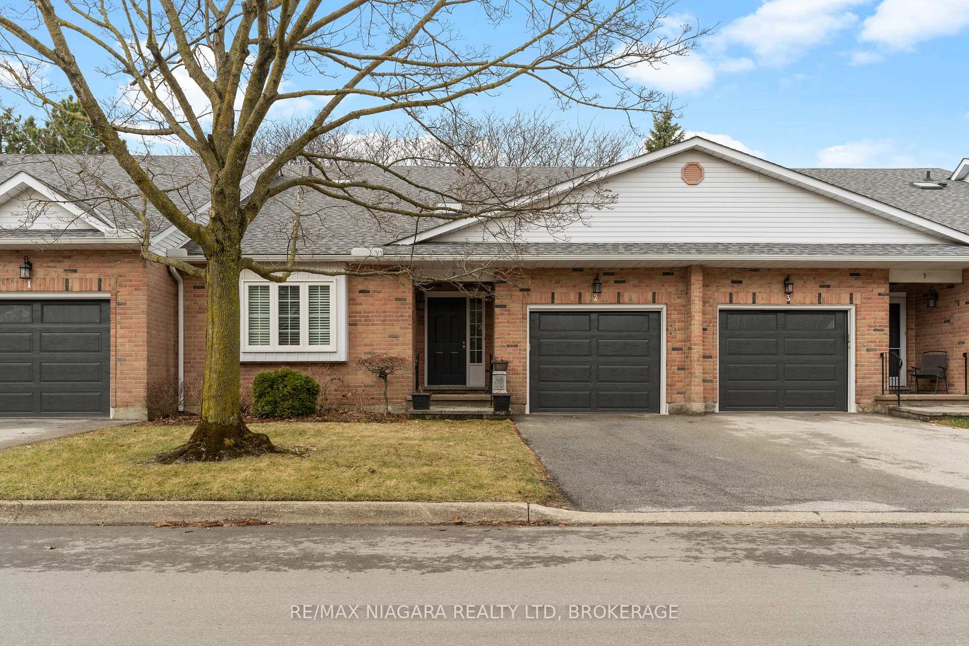 Photo 1 of Unit 2, 10 Elderwood Drive, St. Catharines, Grapeview — HOMEH