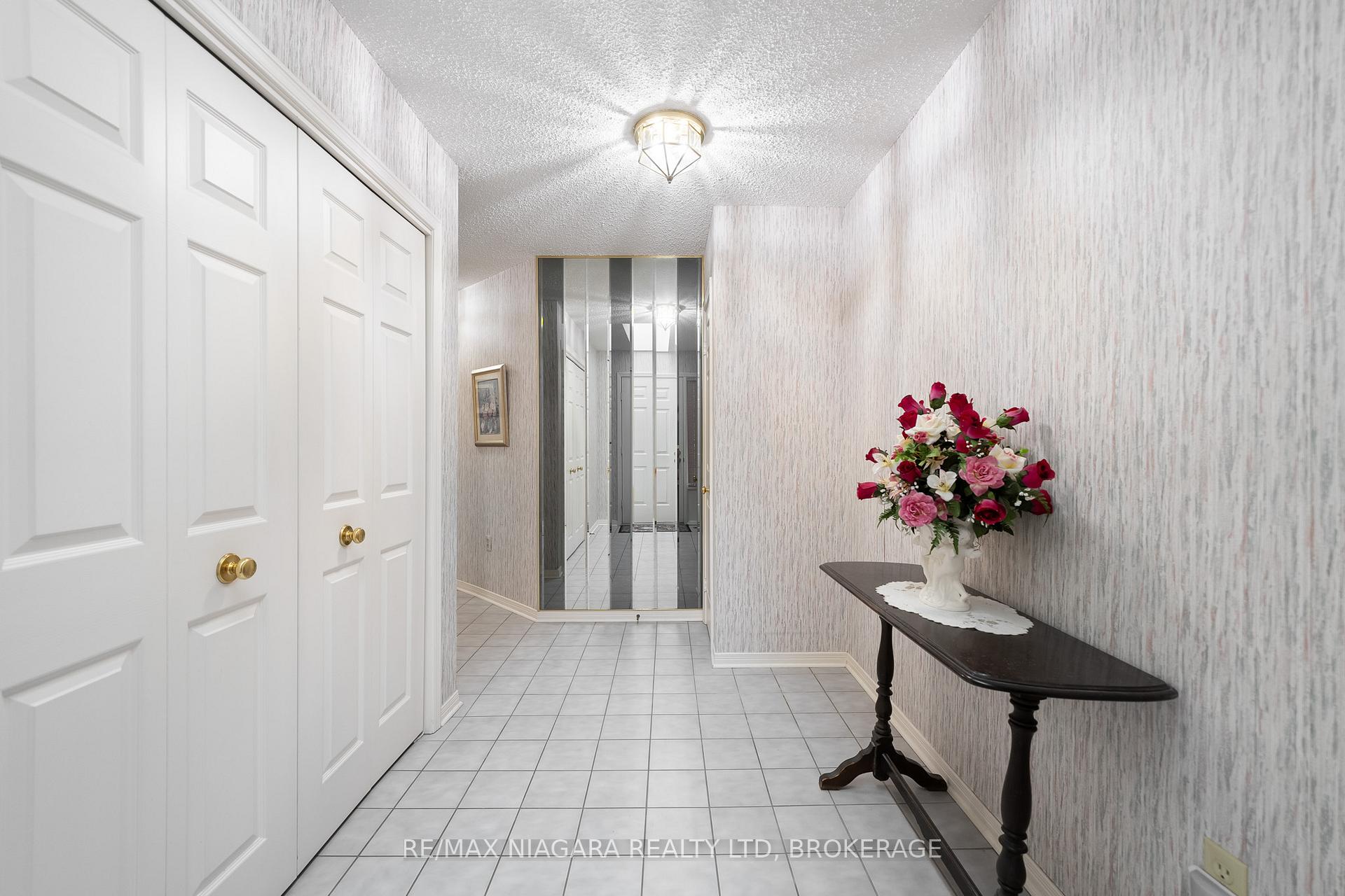 Photo 2 of Unit 2, 10 Elderwood Drive, St. Catharines, Grapeview — HOMEH