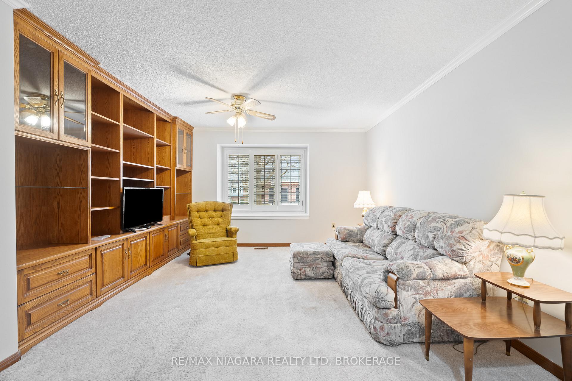 Photo 3 of Unit 2, 10 Elderwood Drive, St. Catharines, Grapeview — HOMEH