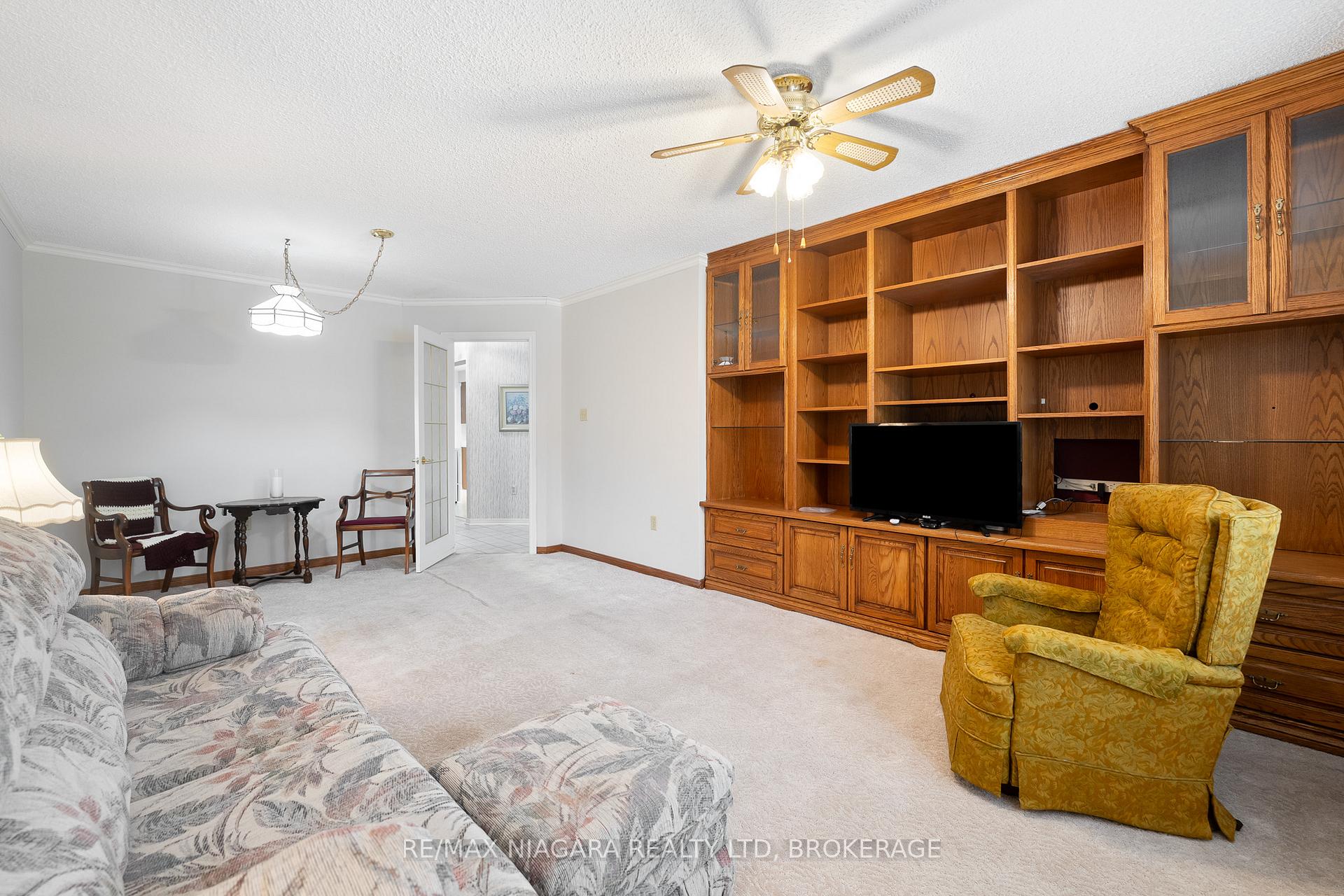 Photo 4 of Unit 2, 10 Elderwood Drive, St. Catharines, Grapeview — HOMEH