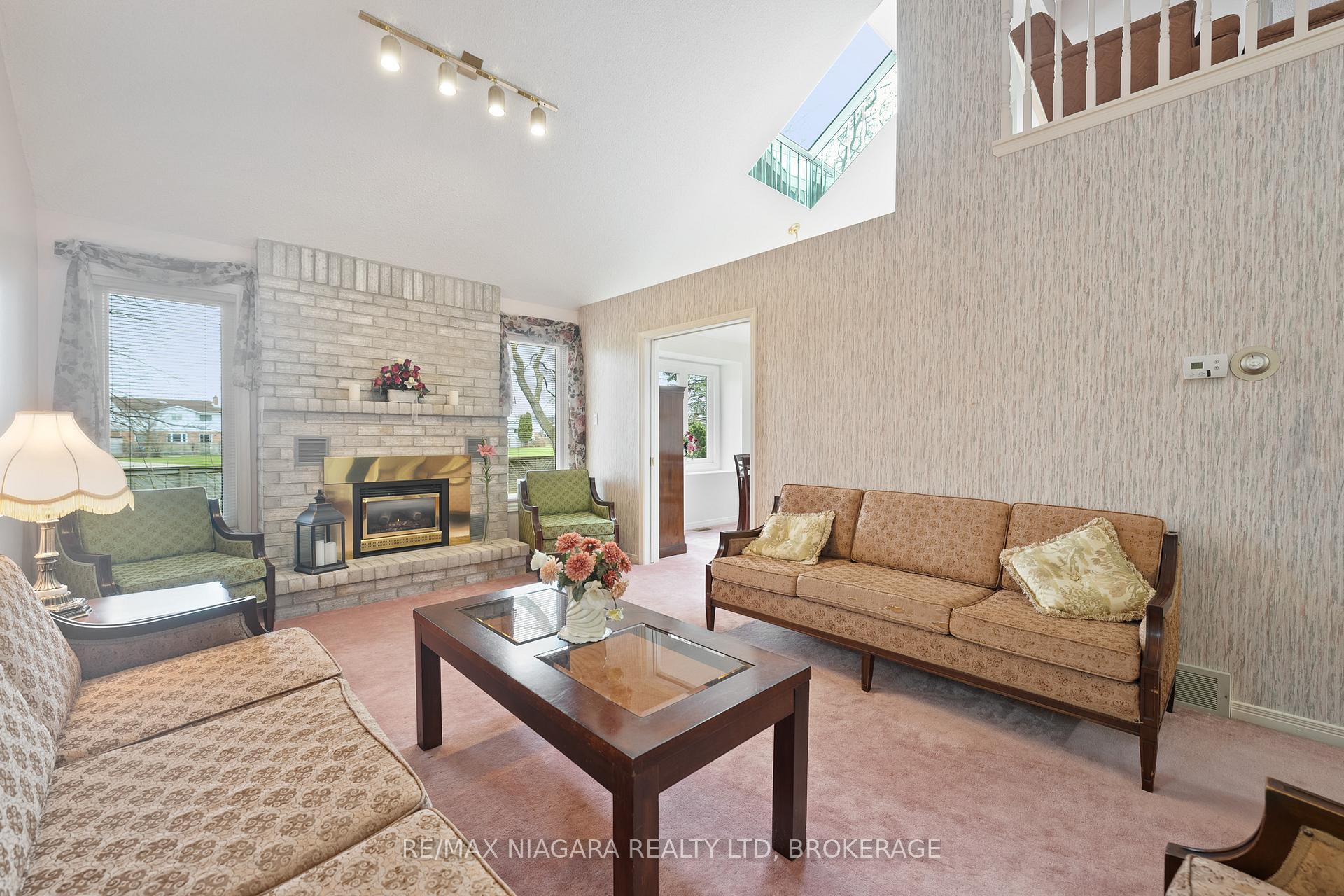 Photo 10 of Unit 2, 10 Elderwood Drive, St. Catharines, Grapeview — HOMEH
