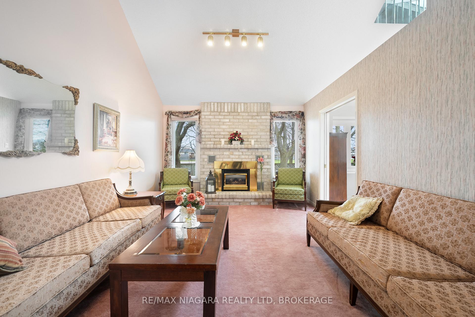 Photo 11 of Unit 2, 10 Elderwood Drive, St. Catharines, Grapeview — HOMEH