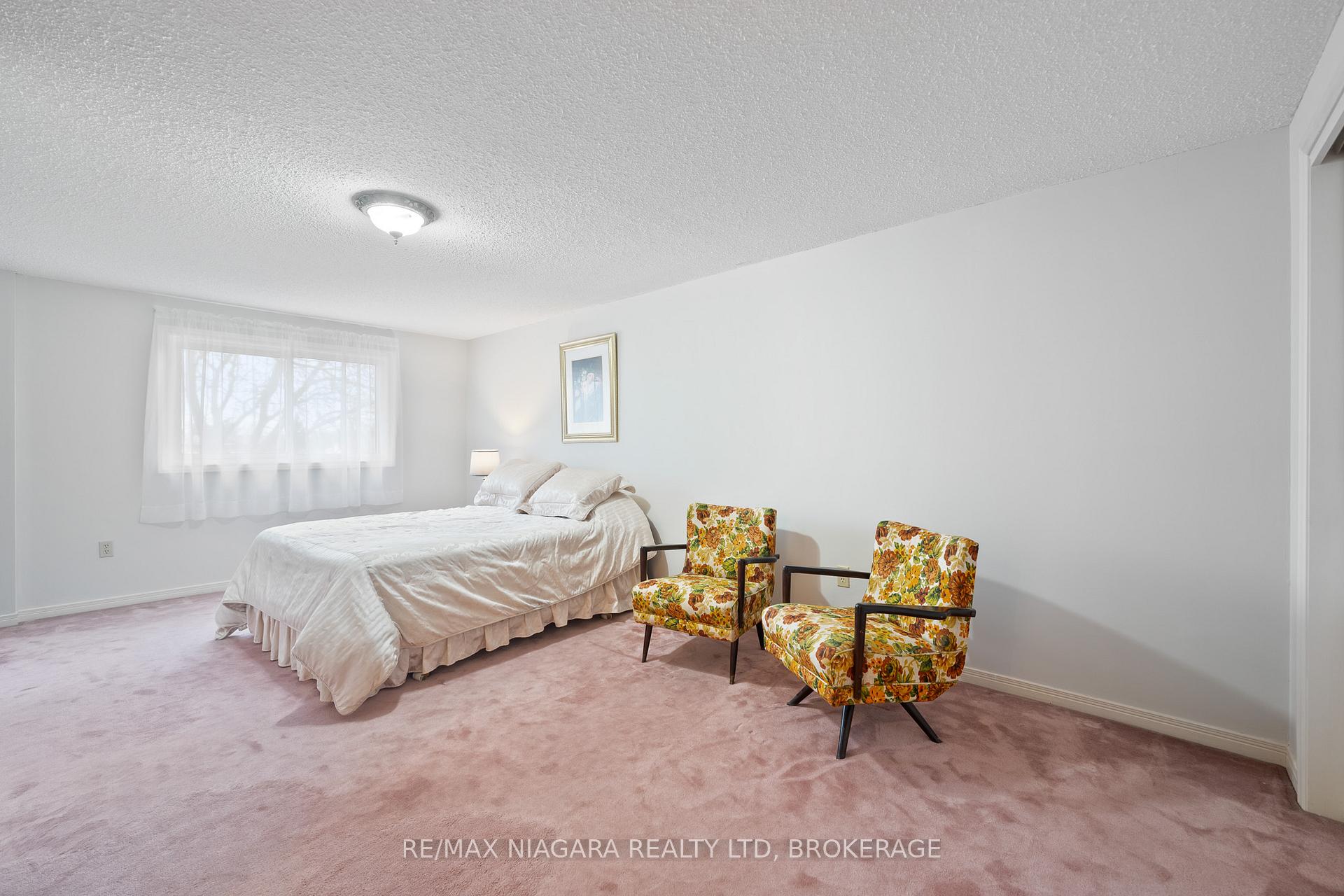 Photo 16 of Unit 2, 10 Elderwood Drive, St. Catharines, Grapeview — HOMEH