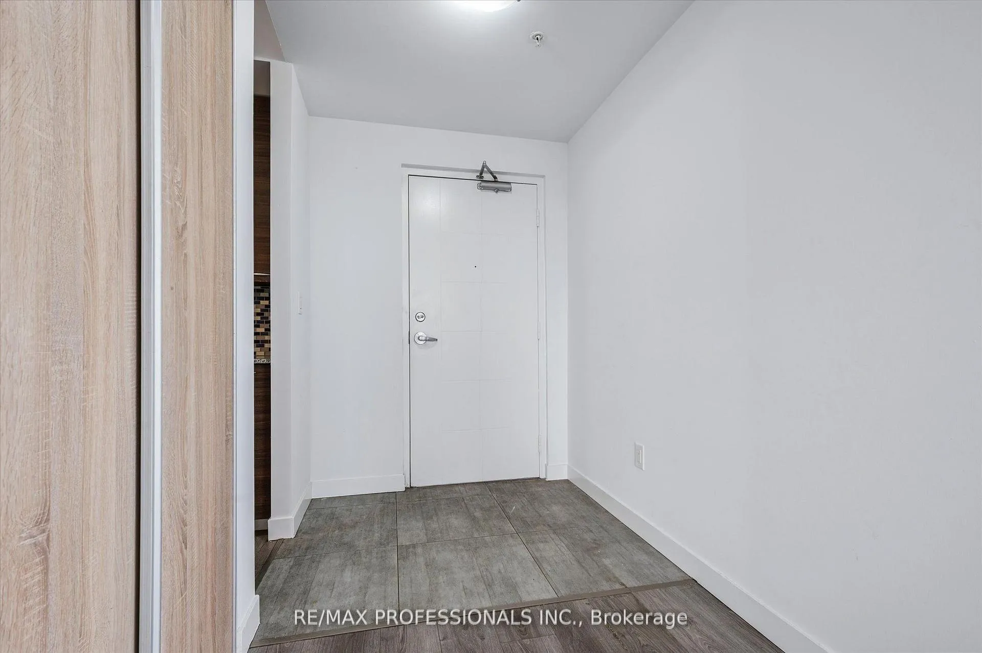Photo 6 of Unit 2103, 318 Spruce Street, Waterloo, Lakeshore Village — HOMEH