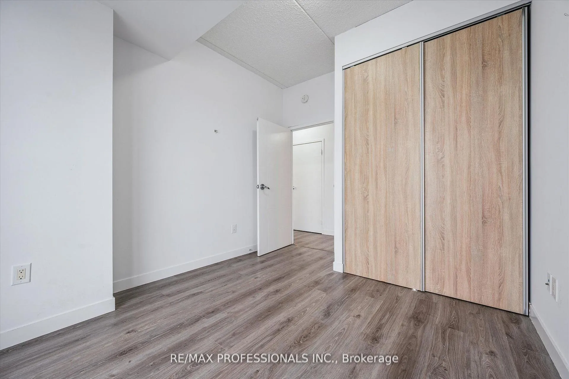 Photo 14 of Unit 2103, 318 Spruce Street, Waterloo, Lakeshore Village — HOMEH
