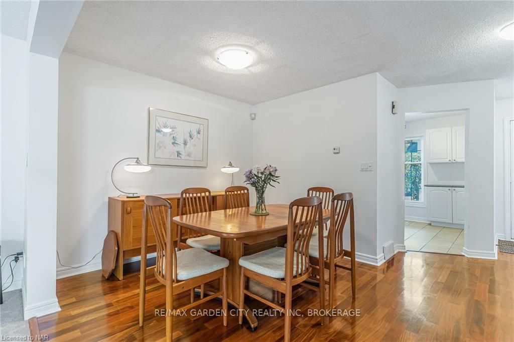 Photo 8 of Unit 1, 5 Carn Castle Gate, St. Catharines, Lakeshore — HOMEH