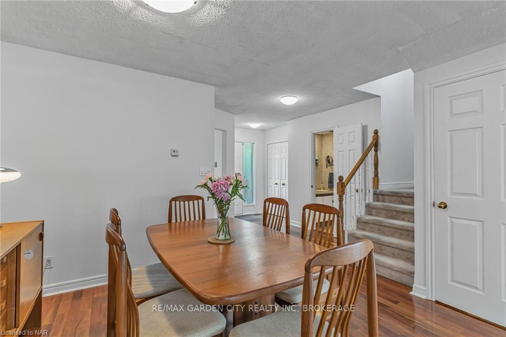Photo 11 of Unit 1, 5 Carn Castle Gate, St. Catharines, Lakeshore — HOMEH