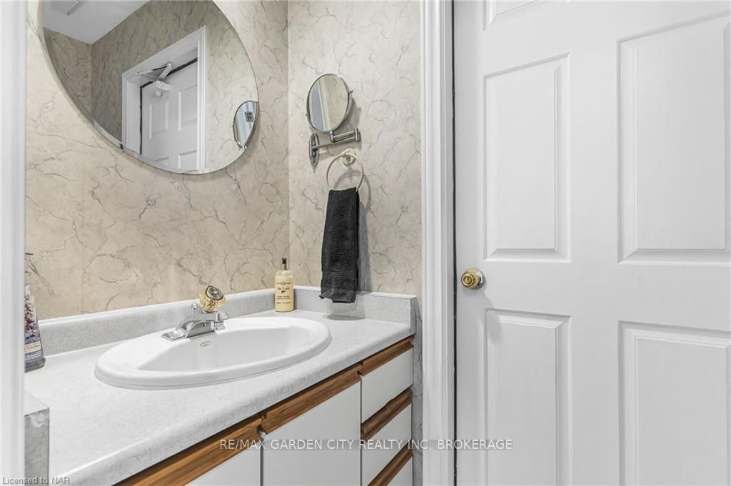 Photo 15 of Unit 1, 5 Carn Castle Gate, St. Catharines, Lakeshore — HOMEH