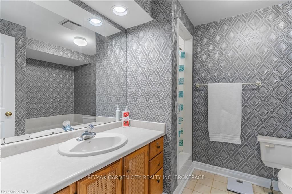 Photo 21 of Unit 1, 5 Carn Castle Gate, St. Catharines, Lakeshore — HOMEH