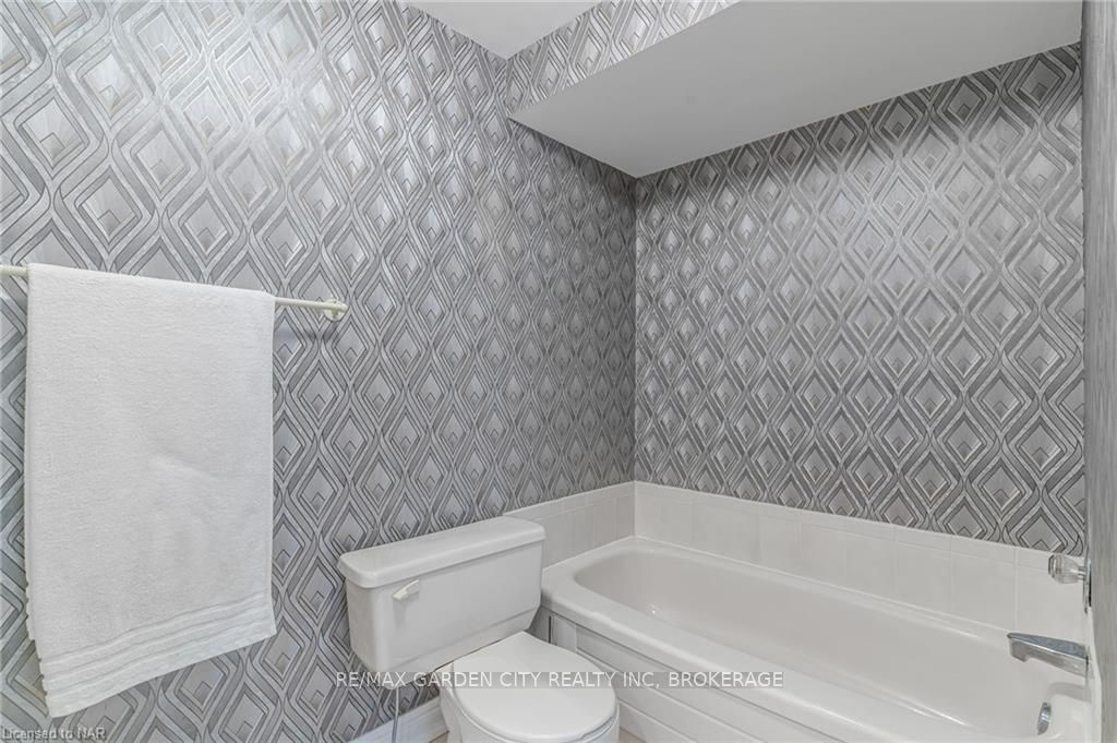 Photo 22 of Unit 1, 5 Carn Castle Gate, St. Catharines, Lakeshore — HOMEH