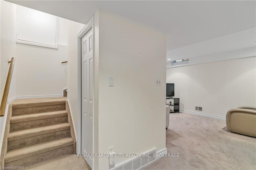 Photo 29 of Unit 1, 5 Carn Castle Gate, St. Catharines, Lakeshore — HOMEH