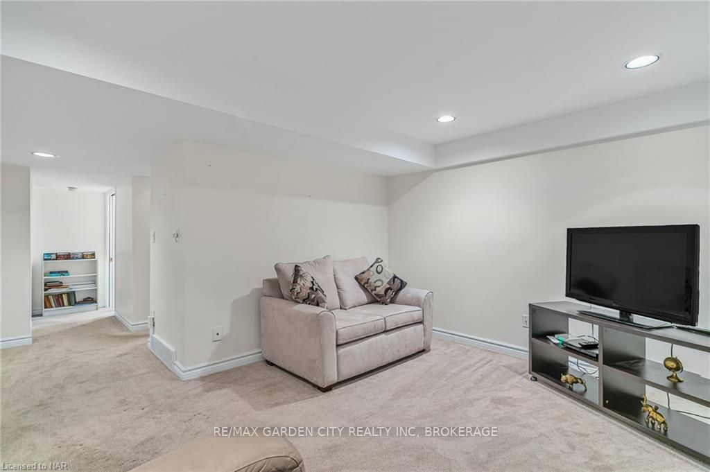 Photo 31 of Unit 1, 5 Carn Castle Gate, St. Catharines, Lakeshore — HOMEH