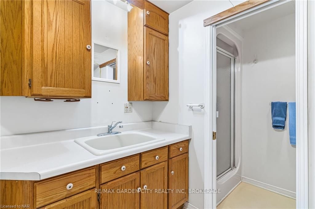 Photo 34 of Unit 1, 5 Carn Castle Gate, St. Catharines, Lakeshore — HOMEH