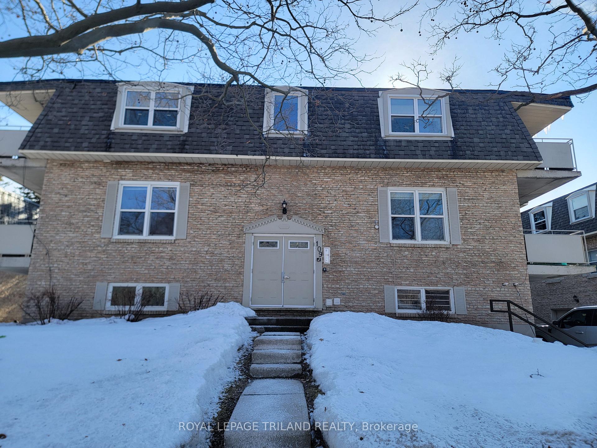 Photo 1 of Unit 4, 109 Westmount Road N, Waterloo, Beechwood — HOMEH