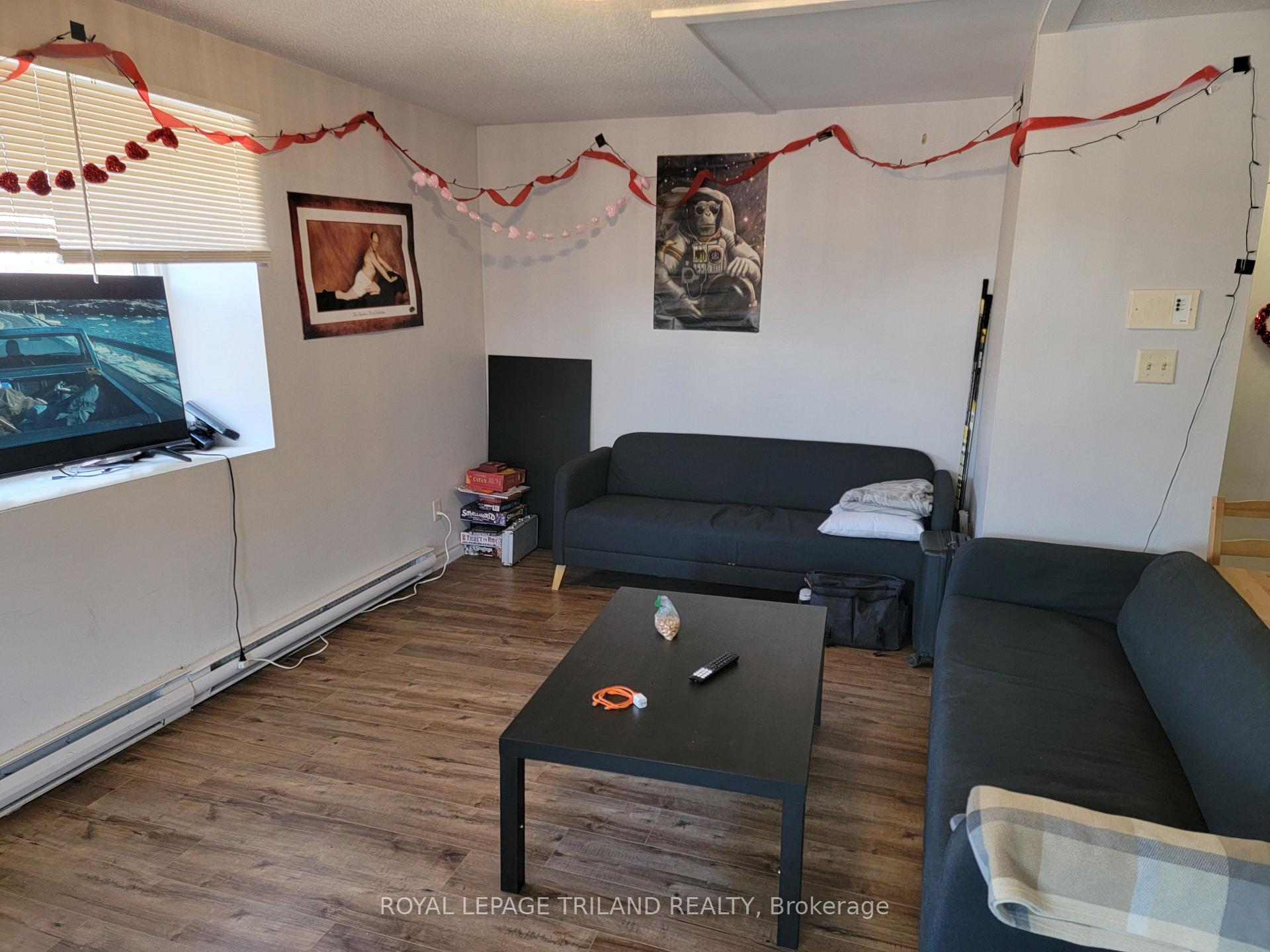 Photo 2 of Unit 4, 109 Westmount Road N, Waterloo, Beechwood — HOMEH