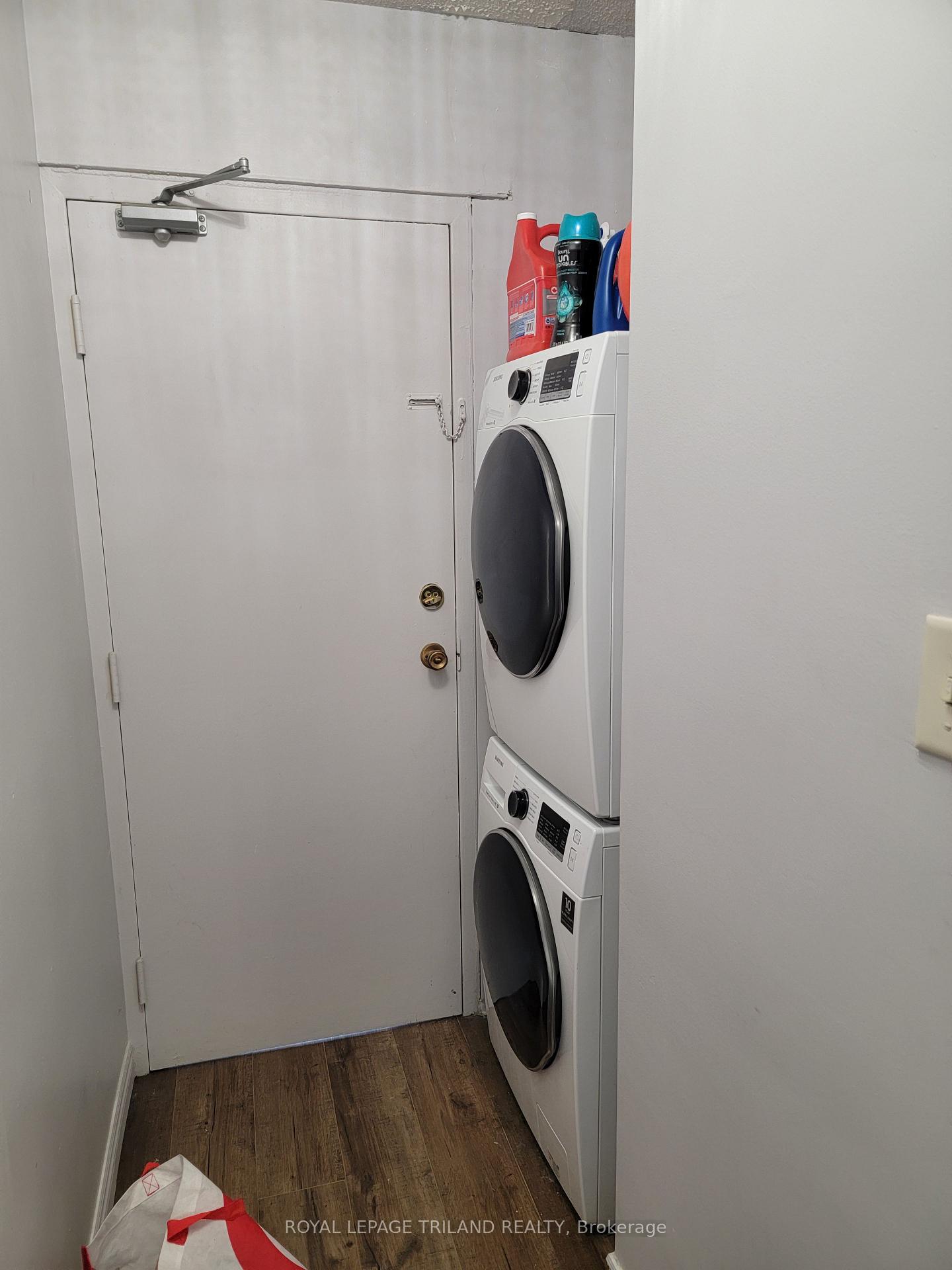 Photo 4 of Unit 4, 109 Westmount Road N, Waterloo, Beechwood — HOMEH