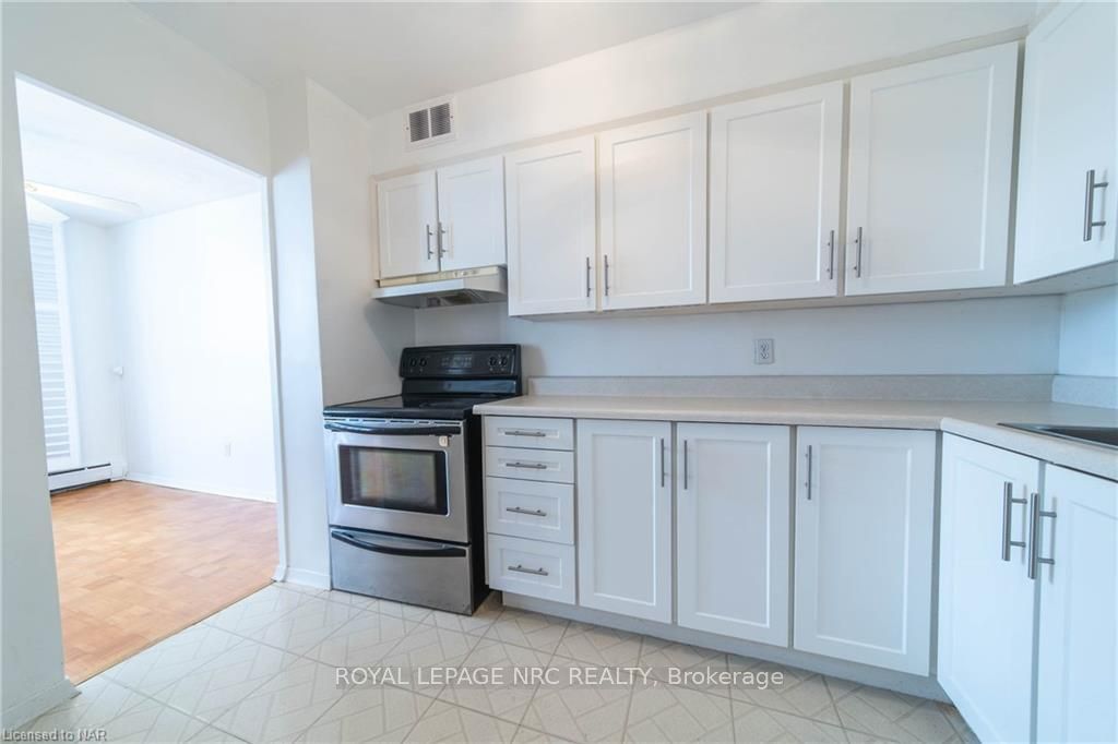 Photo 6 of Unit 406, 35 Towering Heights Boulevard, St. Catharines, Glendale/Glenridge — HOMEH