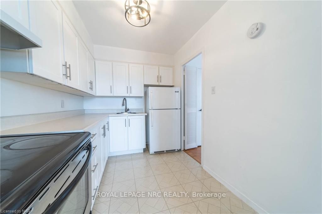 Photo 8 of Unit 406, 35 Towering Heights Boulevard, St. Catharines, Glendale/Glenridge — HOMEH