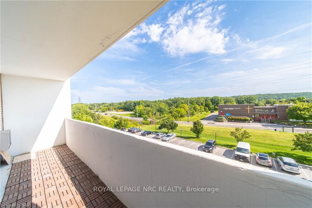 Photo 11 of Unit 406, 35 Towering Heights Boulevard, St. Catharines, Glendale/Glenridge — HOMEH