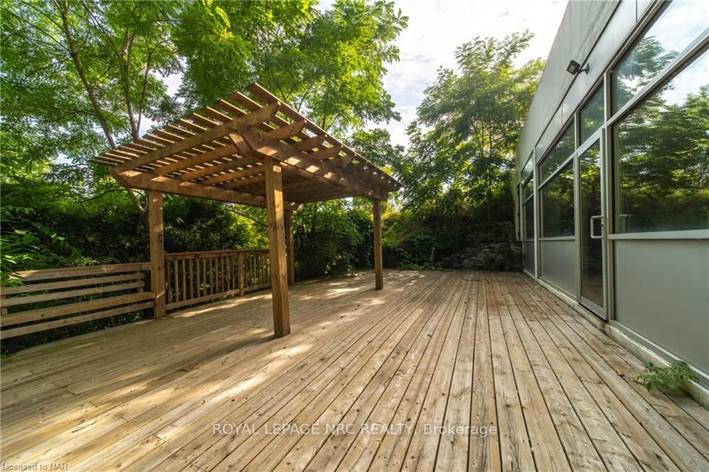Photo 16 of Unit 406, 35 Towering Heights Boulevard, St. Catharines, Glendale/Glenridge — HOMEH