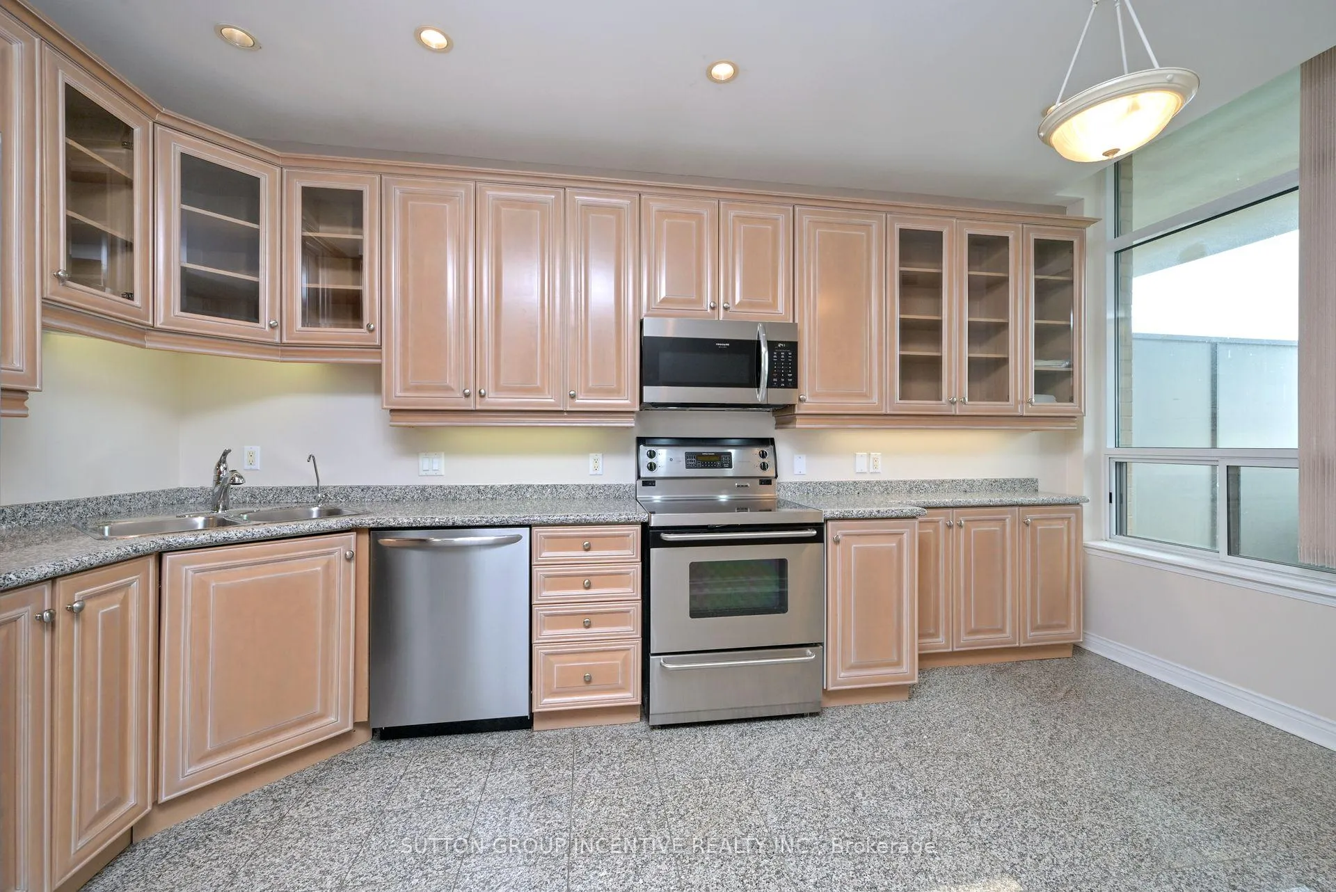 Photo 15 of Unit 508, 4 Briar Hill Heights, New Tecumseth, Alliston — HOMEH