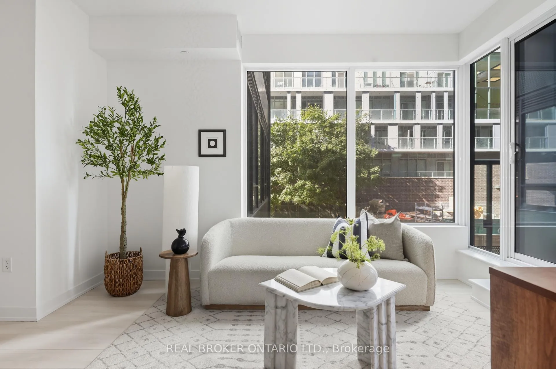 Photo 1 of Unit 207, 127 Broadway Avenue, Toronto, Mount Pleasant West — HOMEH