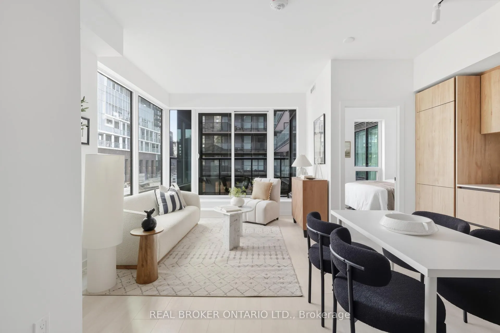 Photo 3 of Unit 207, 127 Broadway Avenue, Toronto, Mount Pleasant West — HOMEH