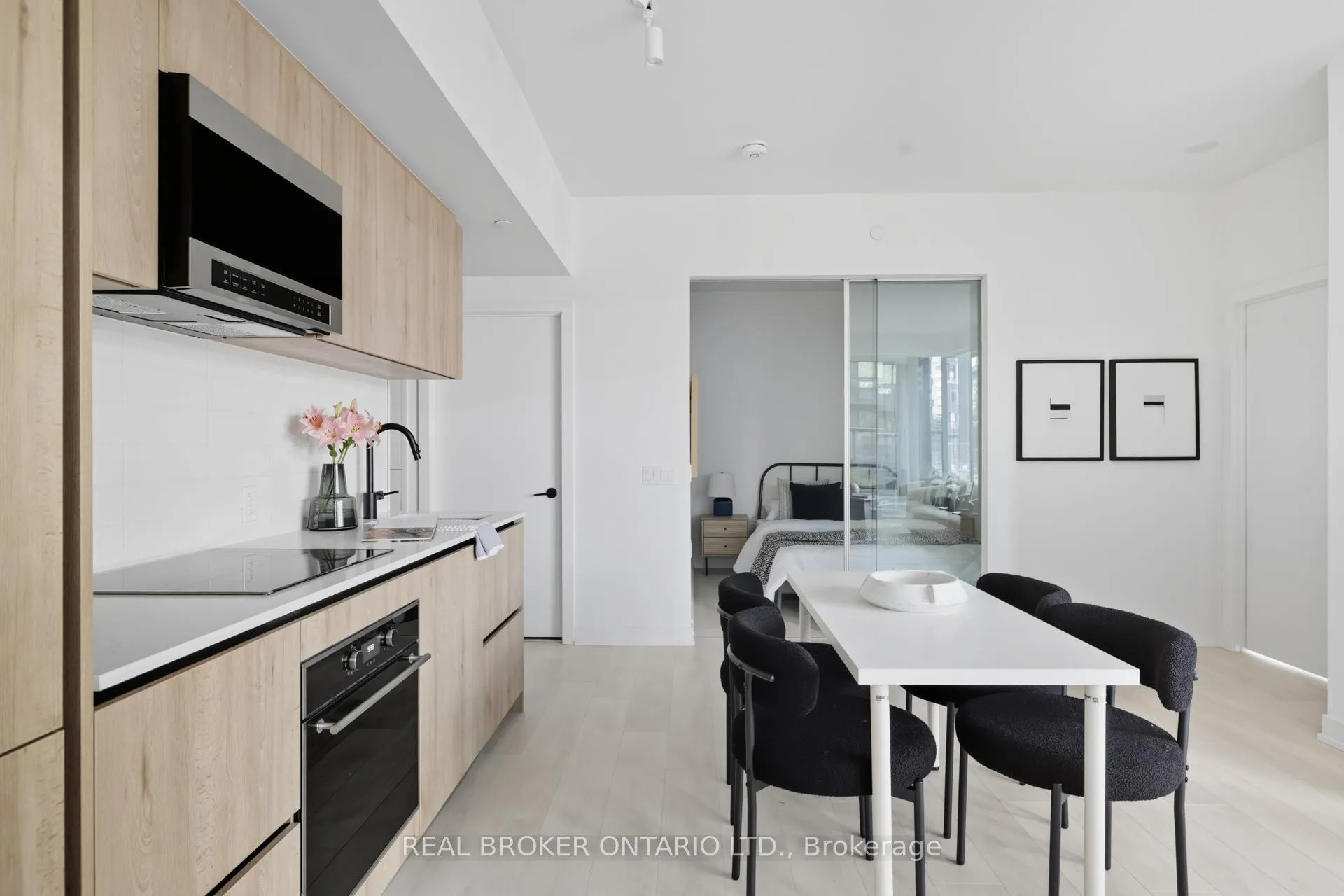 Photo 4 of Unit 207, 127 Broadway Avenue, Toronto, Mount Pleasant West — HOMEH