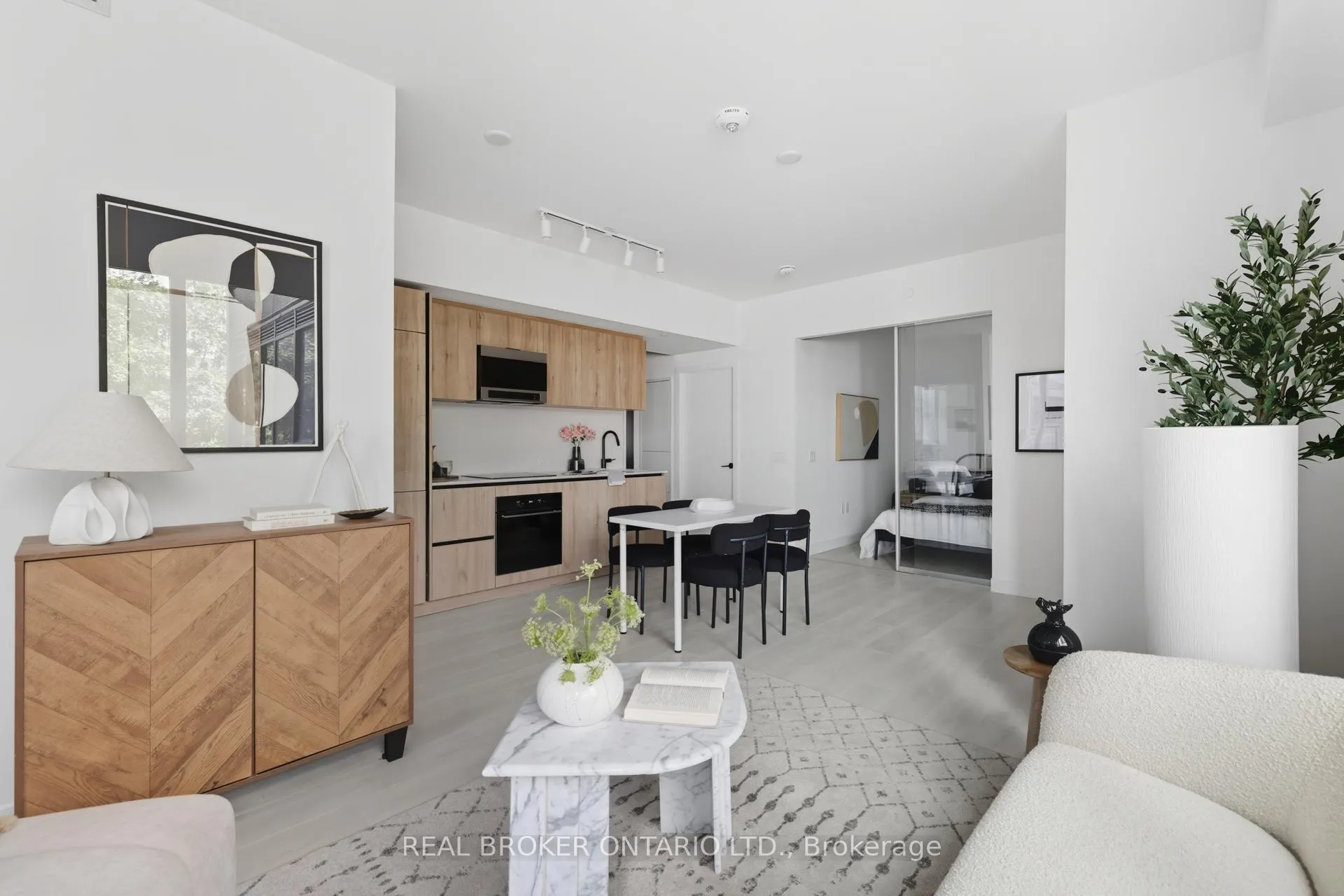 Photo 7 of Unit 207, 127 Broadway Avenue, Toronto, Mount Pleasant West — HOMEH