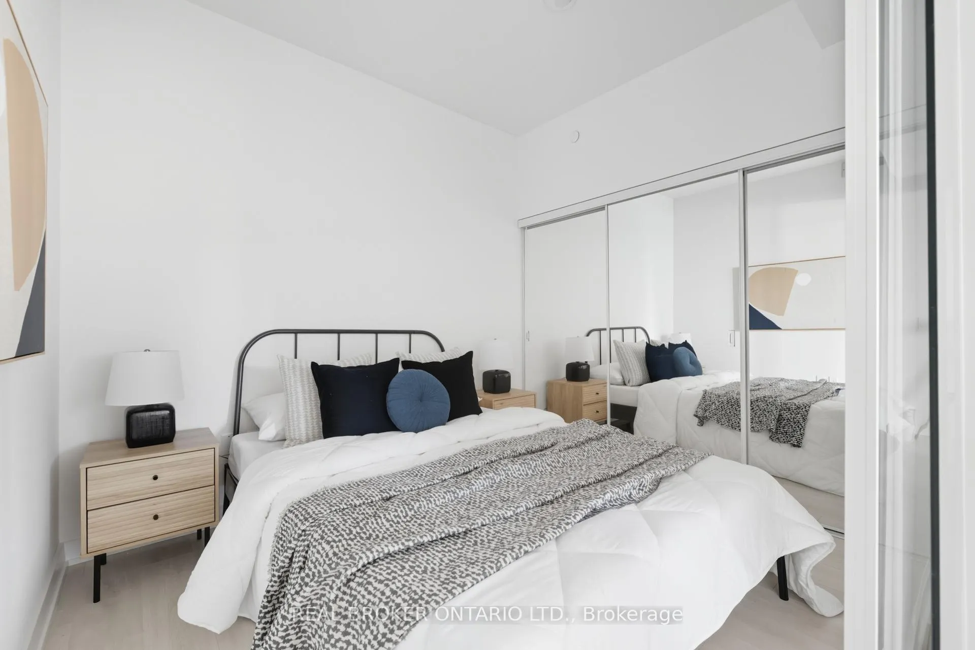 Photo 8 of Unit 207, 127 Broadway Avenue, Toronto, Mount Pleasant West — HOMEH