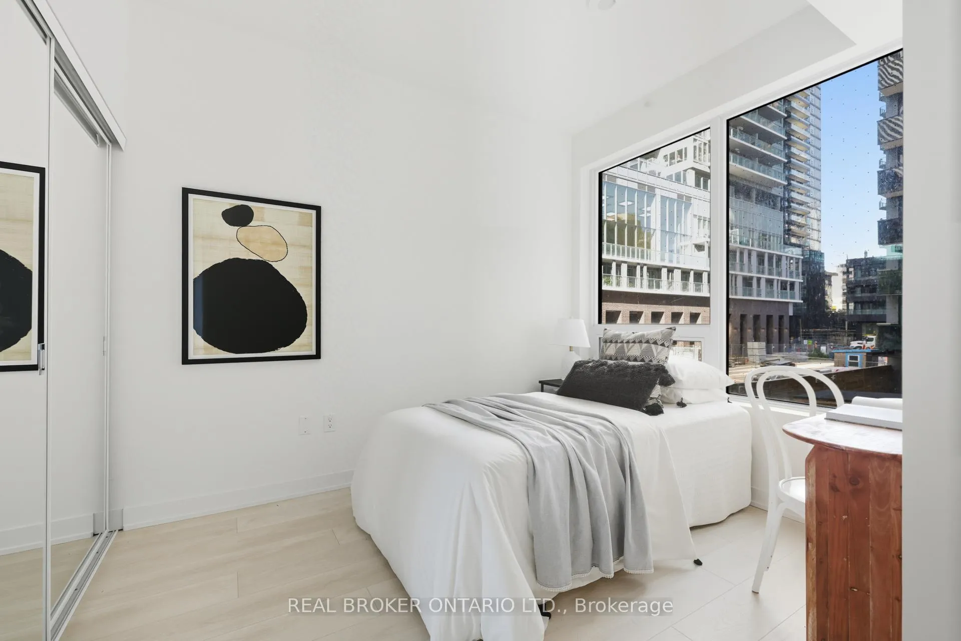 Photo 9 of Unit 207, 127 Broadway Avenue, Toronto, Mount Pleasant West — HOMEH