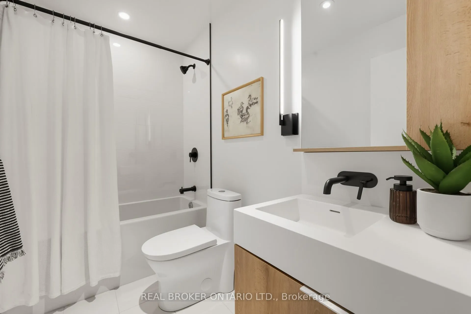 Photo 12 of Unit 207, 127 Broadway Avenue, Toronto, Mount Pleasant West — HOMEH