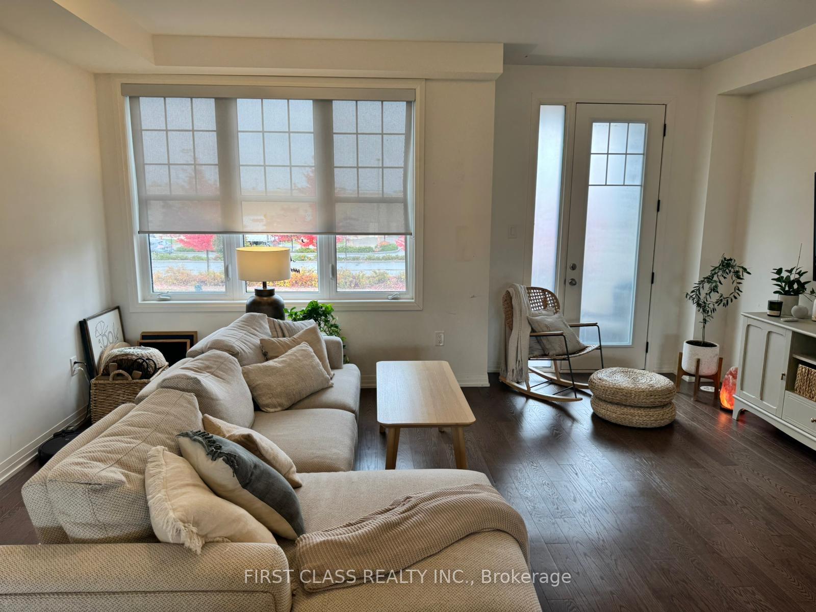 Photo 10 of 17 Prince William Boulevard, Clarington, Bowmanville — HOMEH