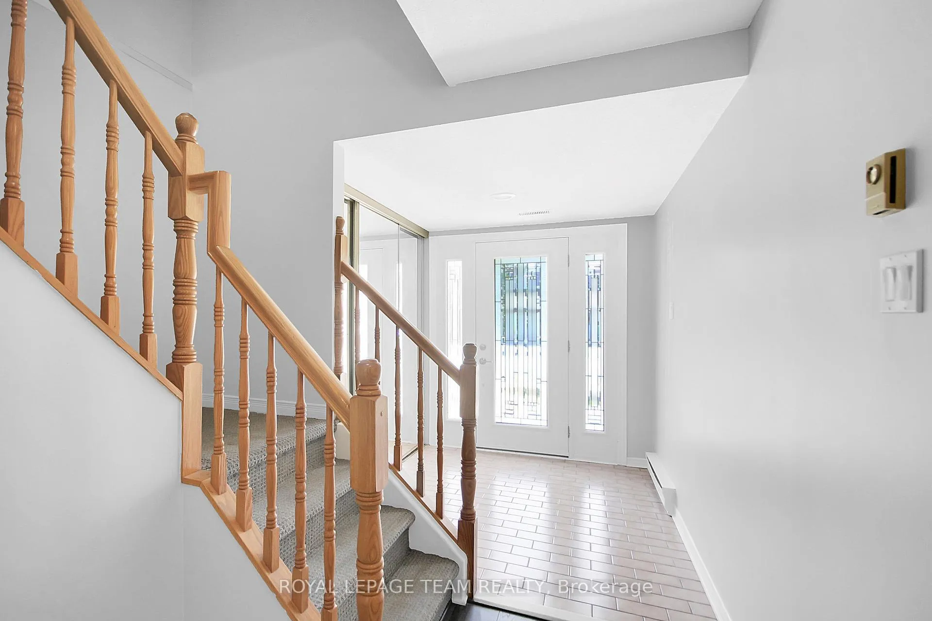 Photo 4 of 7 Wrenwood Crescent, Ottawa, Centrepointe — HOMEH