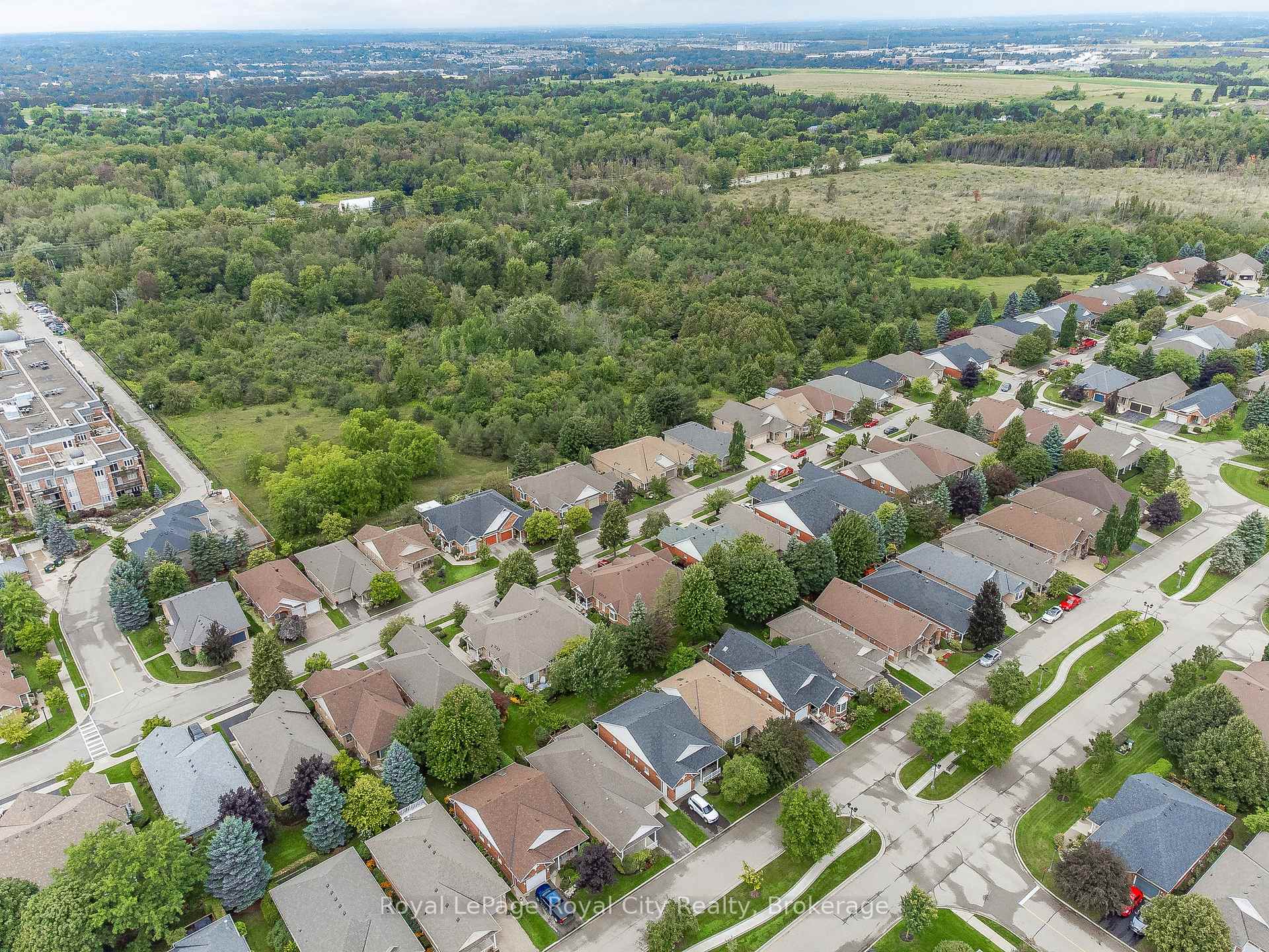 Photo 3 of 24 Beechlawn Boulevard, Guelph, Village By The Arboretum — HOMEH