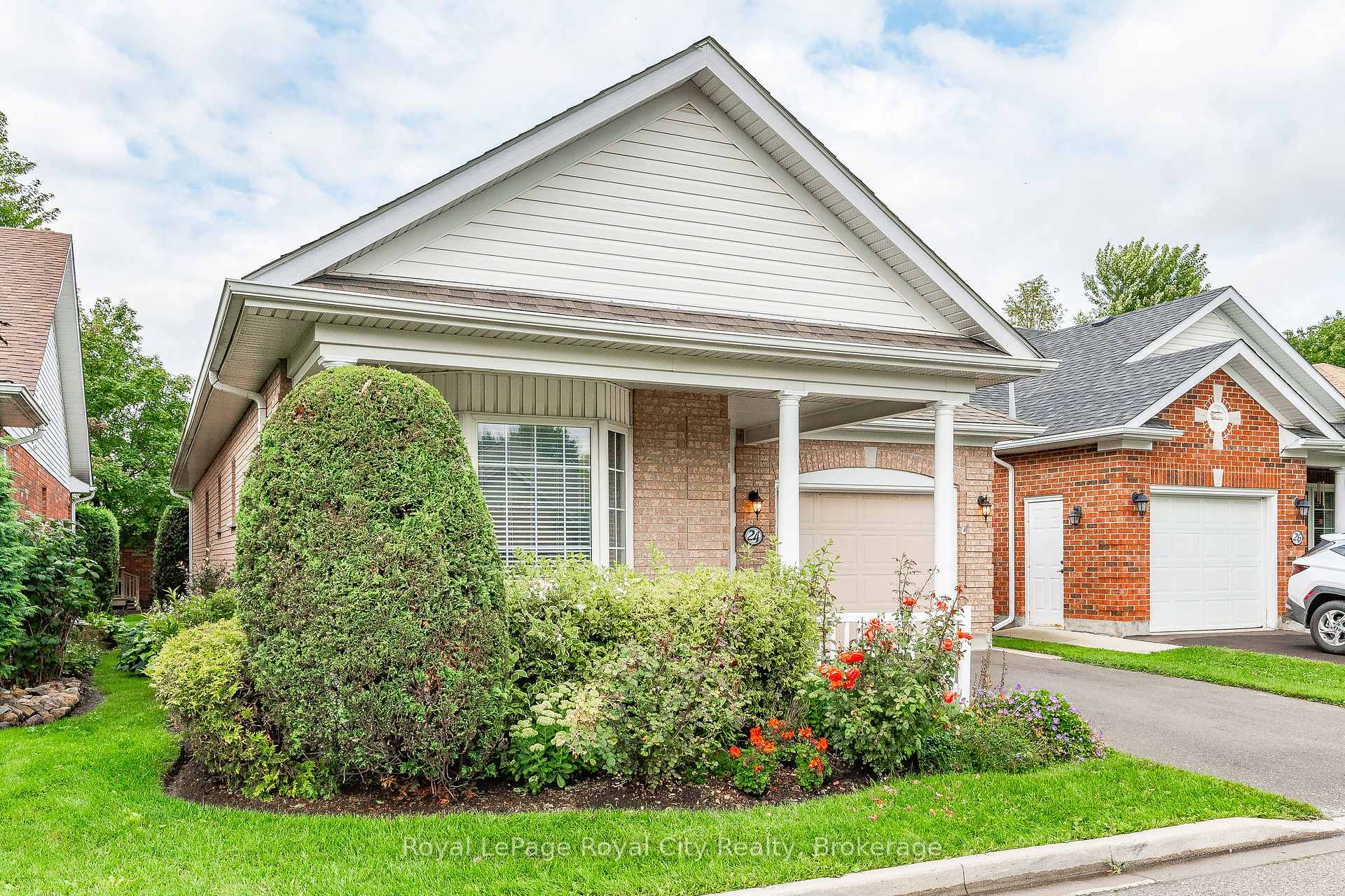 Photo 4 of 24 Beechlawn Boulevard, Guelph, Village By The Arboretum — HOMEH