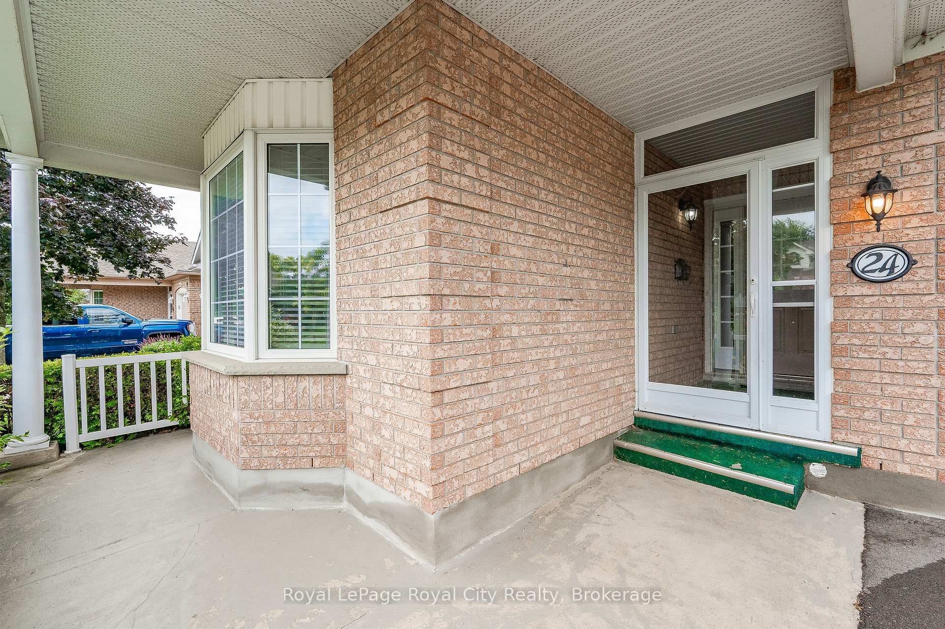 Photo 5 of 24 Beechlawn Boulevard, Guelph, Village By The Arboretum — HOMEH