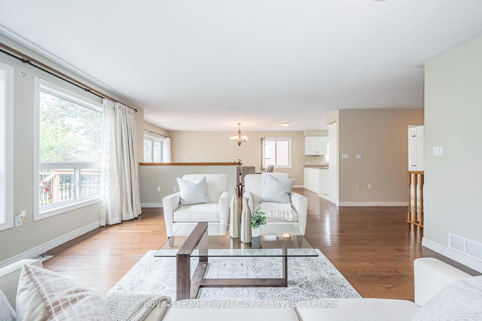 Photo 10 of 24 Beechlawn Boulevard, Guelph, Village By The Arboretum — HOMEH