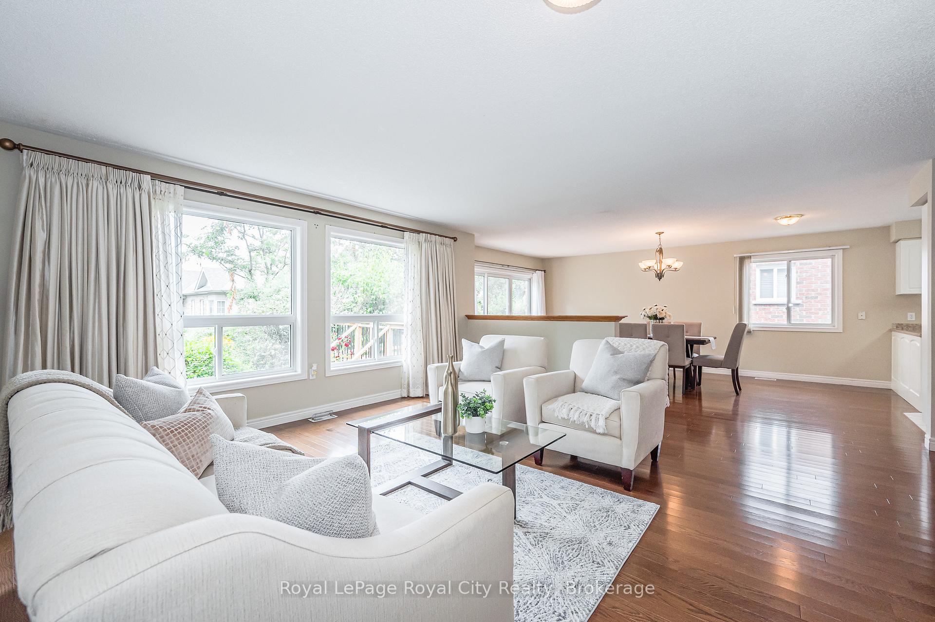 Photo 12 of 24 Beechlawn Boulevard, Guelph, Village By The Arboretum — HOMEH