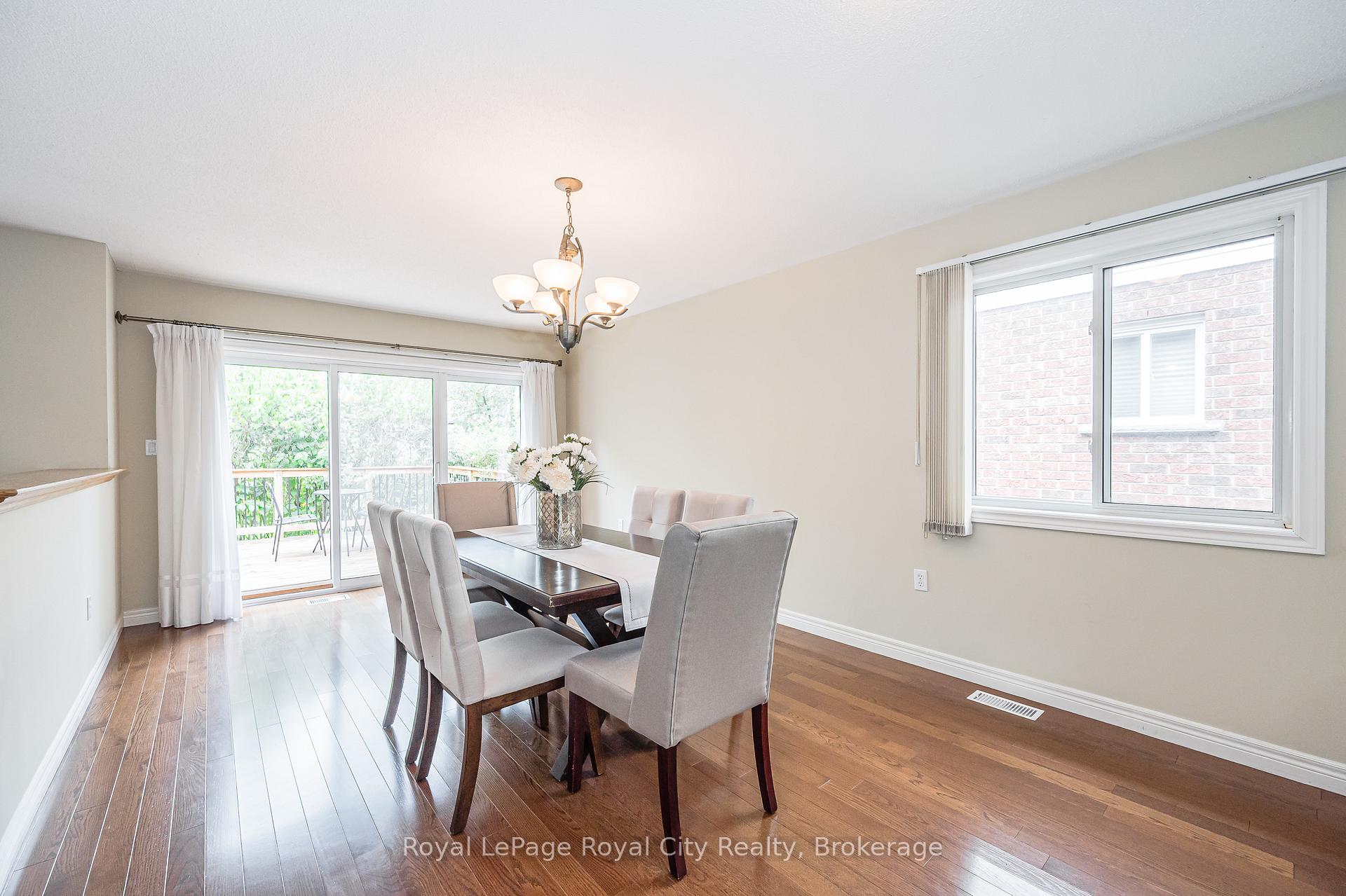 Photo 13 of 24 Beechlawn Boulevard, Guelph, Village By The Arboretum — HOMEH